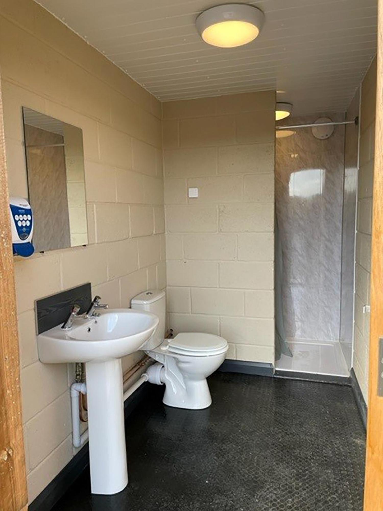The Fox & Hounds Inn & Camping Pods 4*
