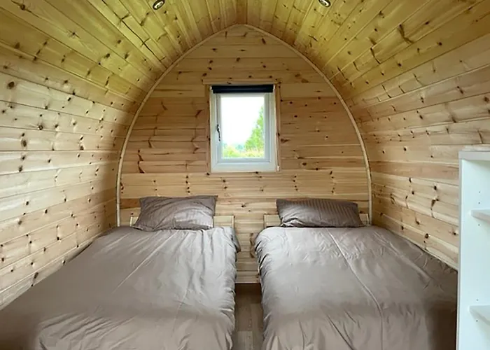 The Fox & Hounds Inn & Camping Pods