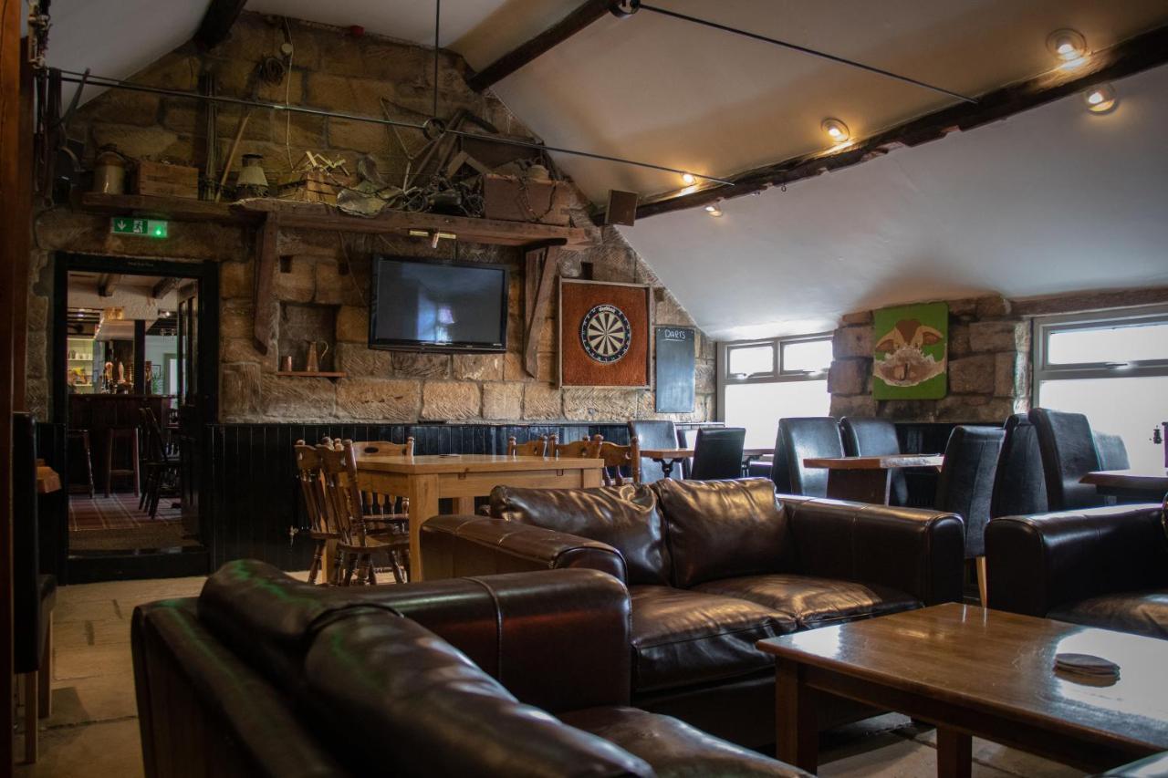 The Fox & Hounds Inn & Camping Pods Danby