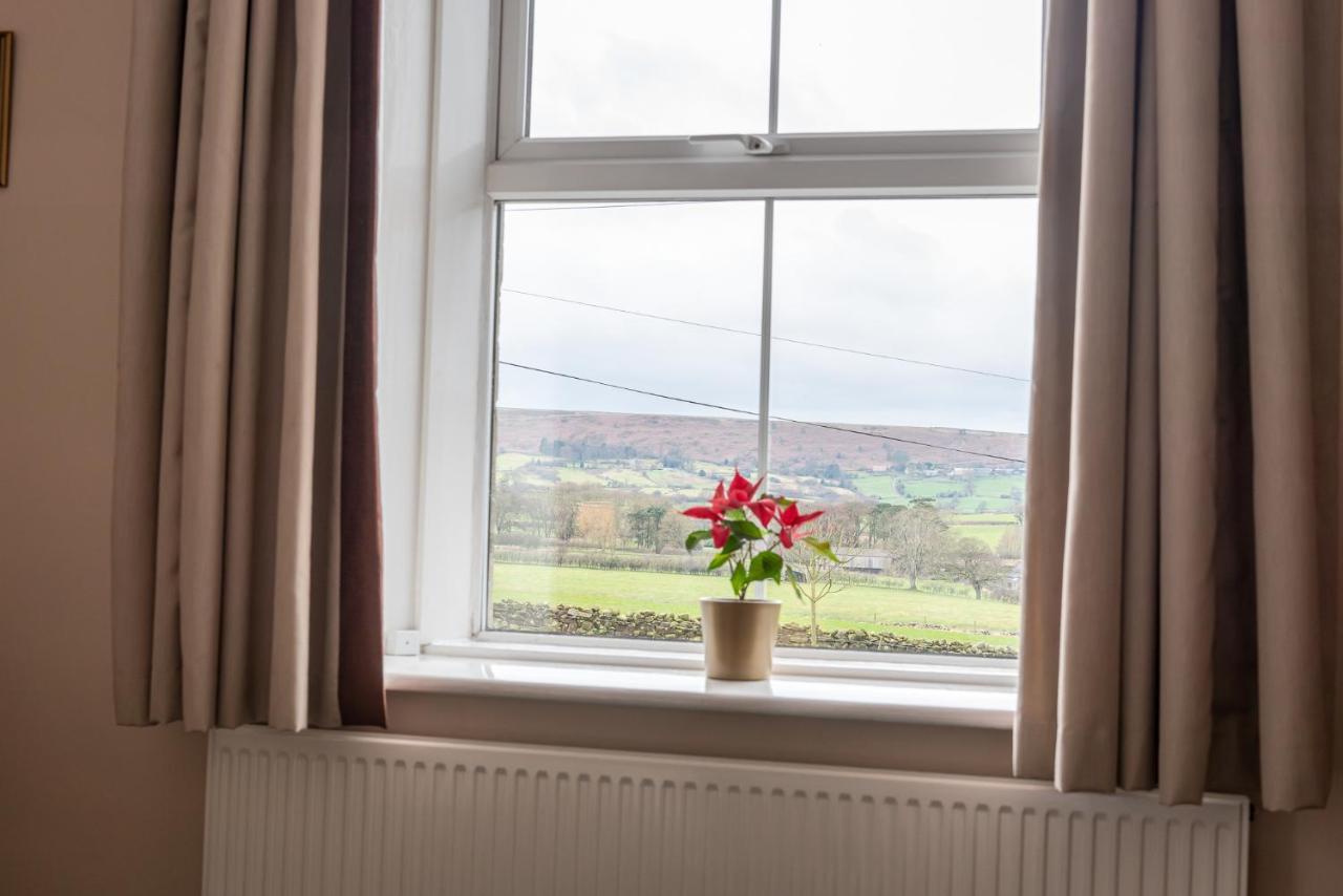 The Fox & Hounds Inn & Camping Pods Danby