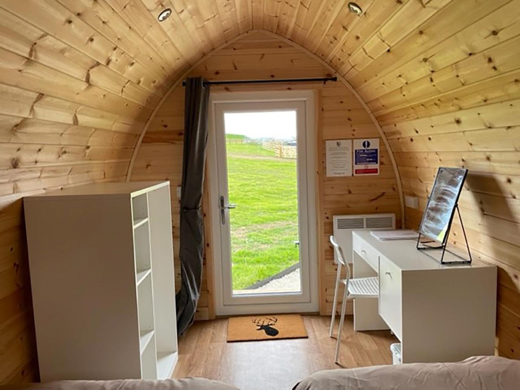 Inn The Fox & Hounds Inn & Camping Pods 4*