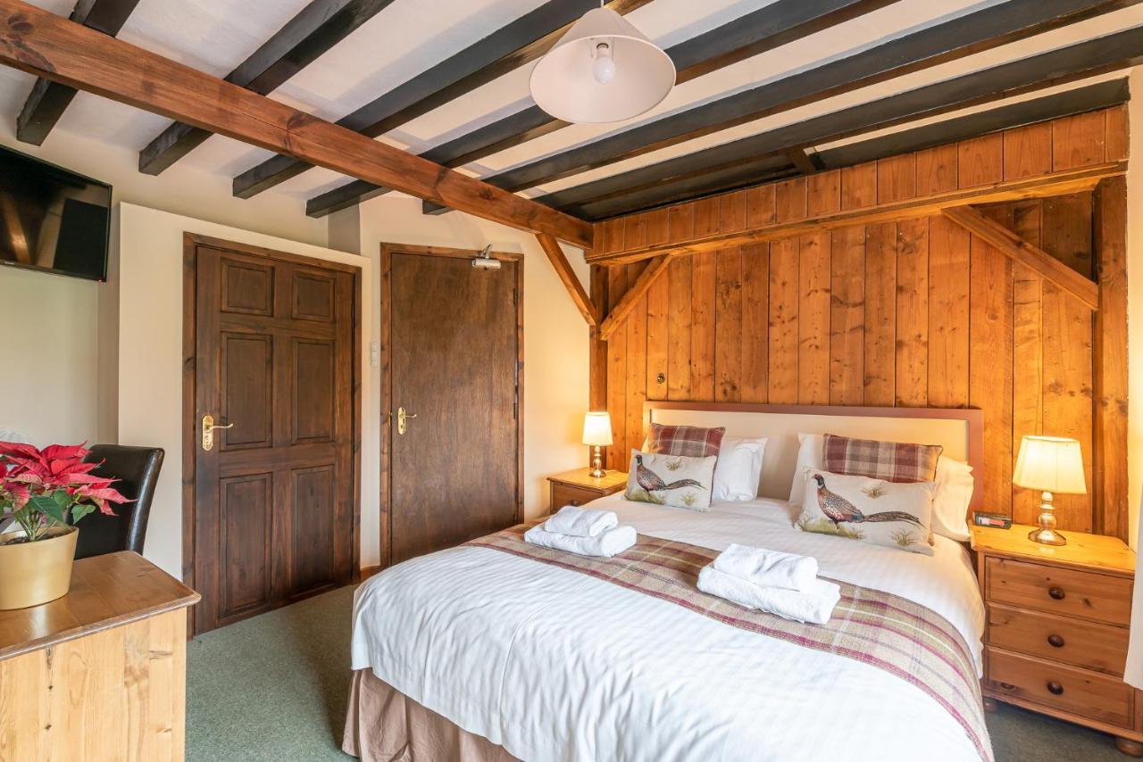 The Fox & Hounds Inn & Camping Pods 4*