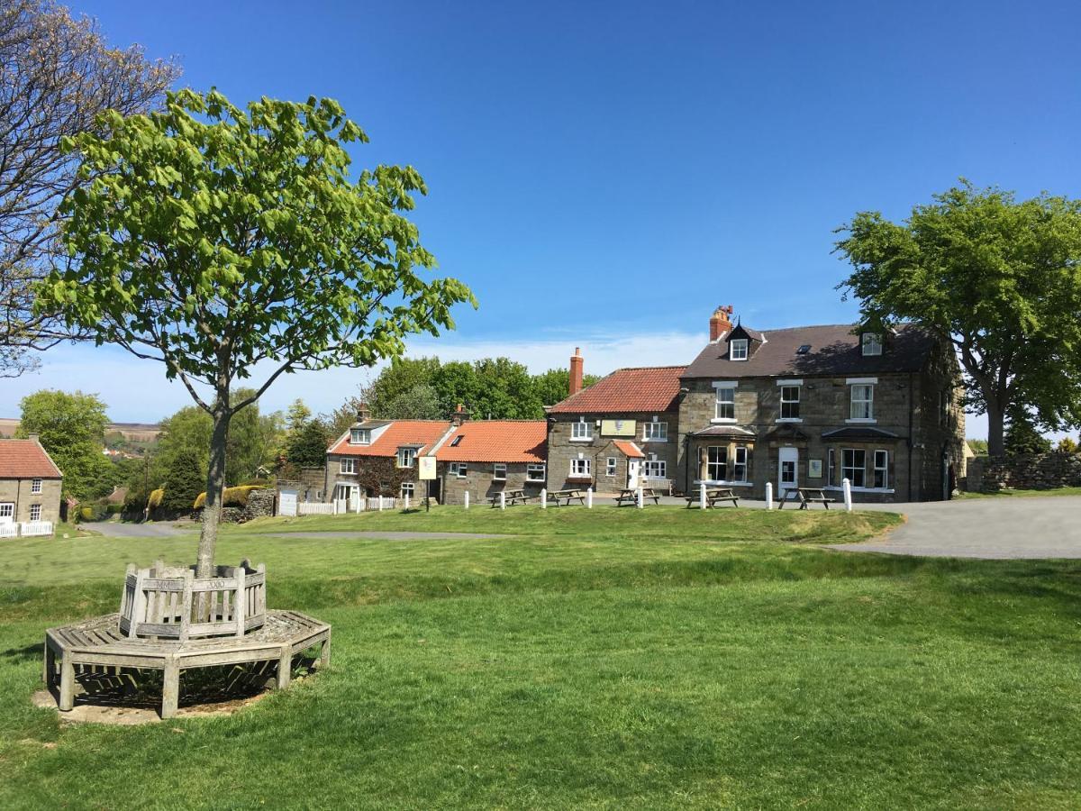 The Fox & Hounds Inn & Camping Pods Danby